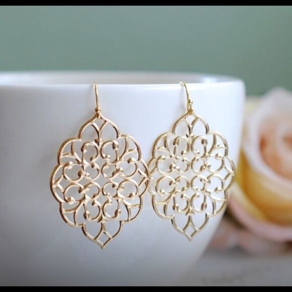 Beautiful Yellow Gold Filagree Earrings - Picture 1 of 5